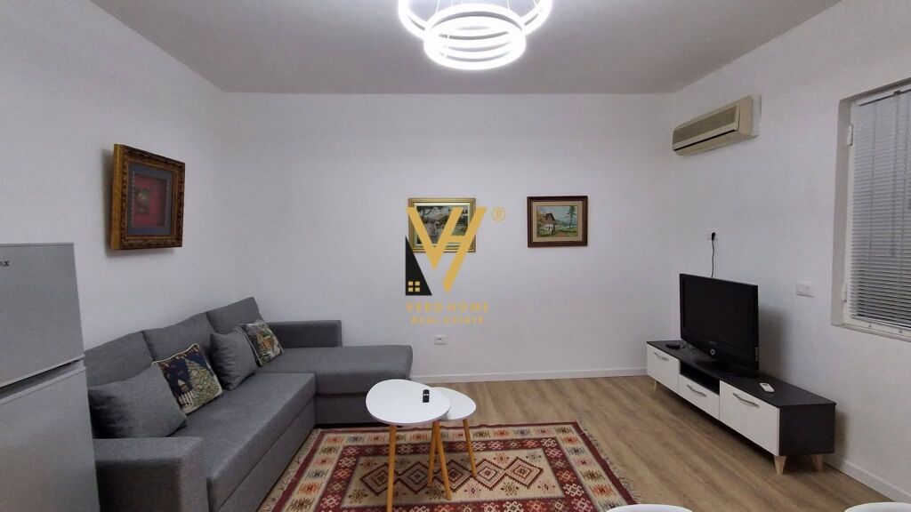 Apartament 1+1 me qera në Rruga e Barrikadave, Tiranë, 55 m². Foto 1 nga 3