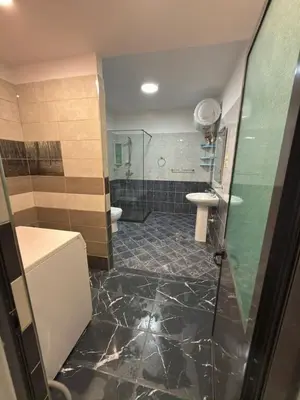 Apartament 1+1 me qera në Pallati me Shigjeta, Tiranë, 75 m². Foto 7 nga 8