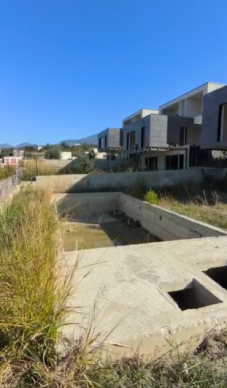 Villa for sale in Liqeni i Farkes, Tirana, 423 m². Photo 2 of 3