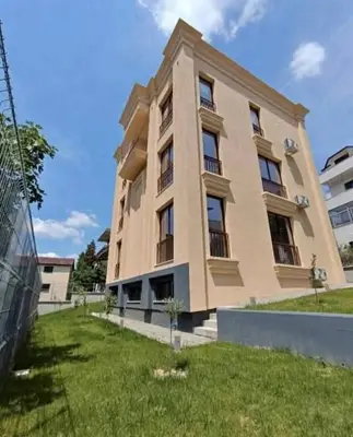 Vilë me qera në Rruga e Elbasanit, Tiranë, 360 m². Foto 1 nga 12