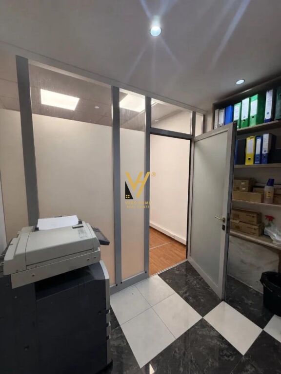 Zyrë me qera në Rruga e Elbasanit, Tiranë, 60 m². Foto 2 nga 3