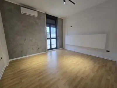 Dyqan me qera në Rruga Qemal Stafa, Tiranë, 107 m². Foto 4 nga 7
