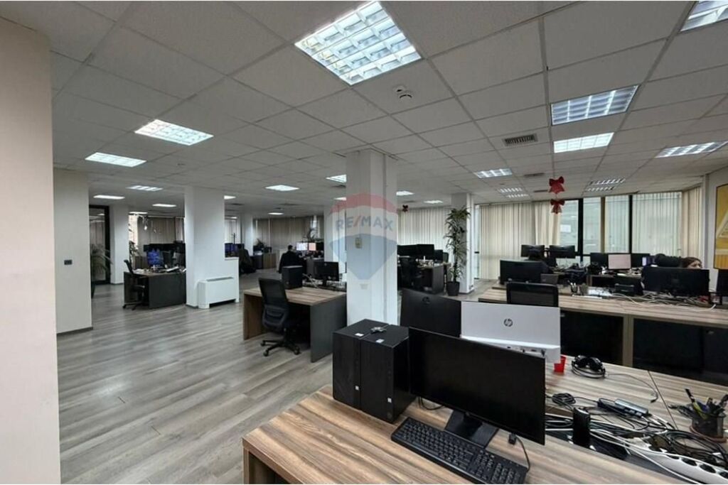 Ufficio in affitto a Sheshi Skënderbej, Tirana, 620 m². Foto 3 di 3
