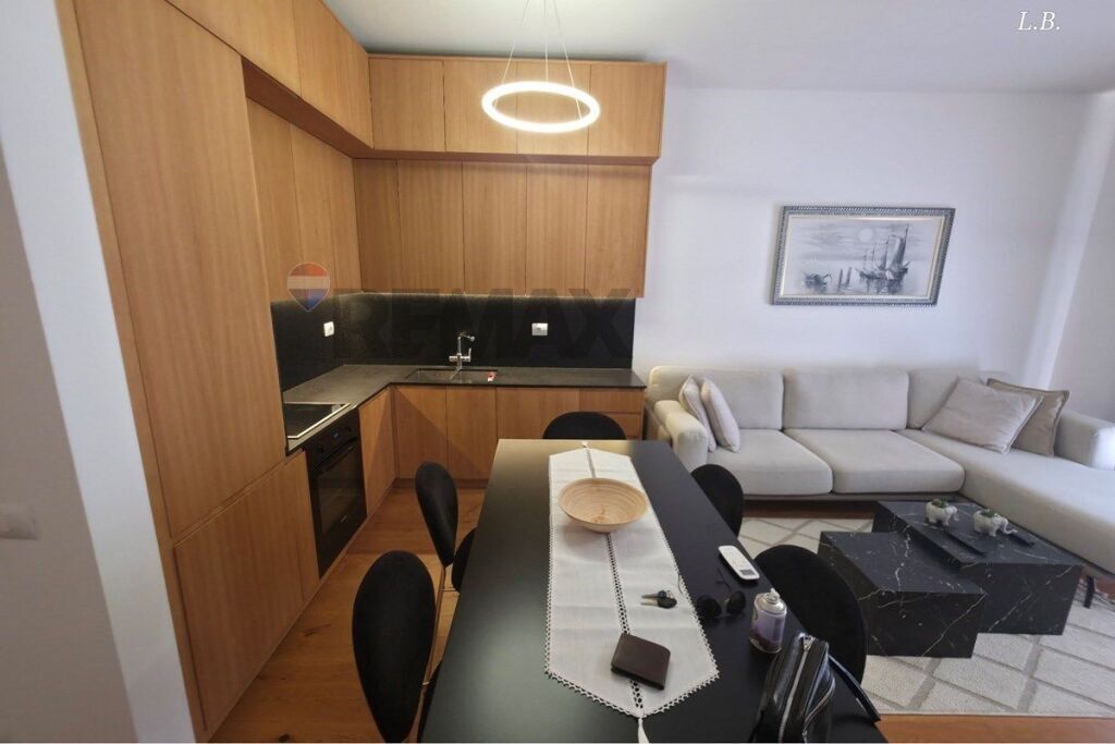 Appartamento in affitto a TEG, Tirana, 90 m². Foto 1 di 3