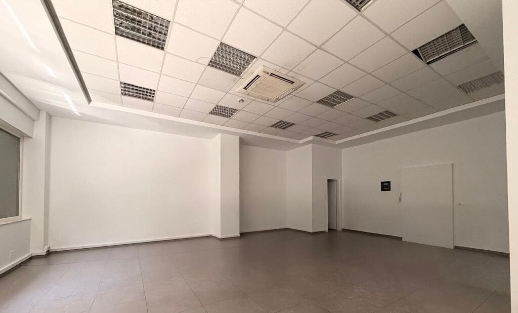 Commercial space for rent in Rruga e Bogdanëve, Tirana, 160 m². Photo 3 of 3