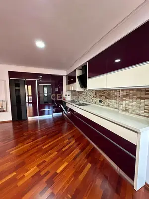Zyrë me qera në Rr. Zef Jubani, Tiranë, 175 m². Foto 2 nga 12