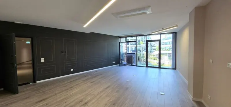 Ufficio in affitto a Liqeni artificial, Tirana, 86 m²