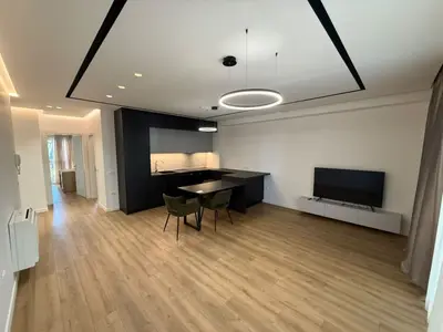 Apartament 2+1 me qera në Rruga e Kosovarëve, Tiranë, 120 m². Foto 2 nga 11