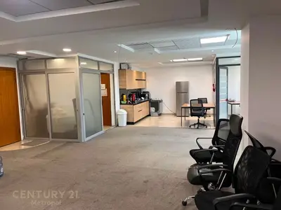 Ufficio in affitto a Bulevardi Deshmoret e Kombit, Tirana, 228 m². Foto 4 di 7