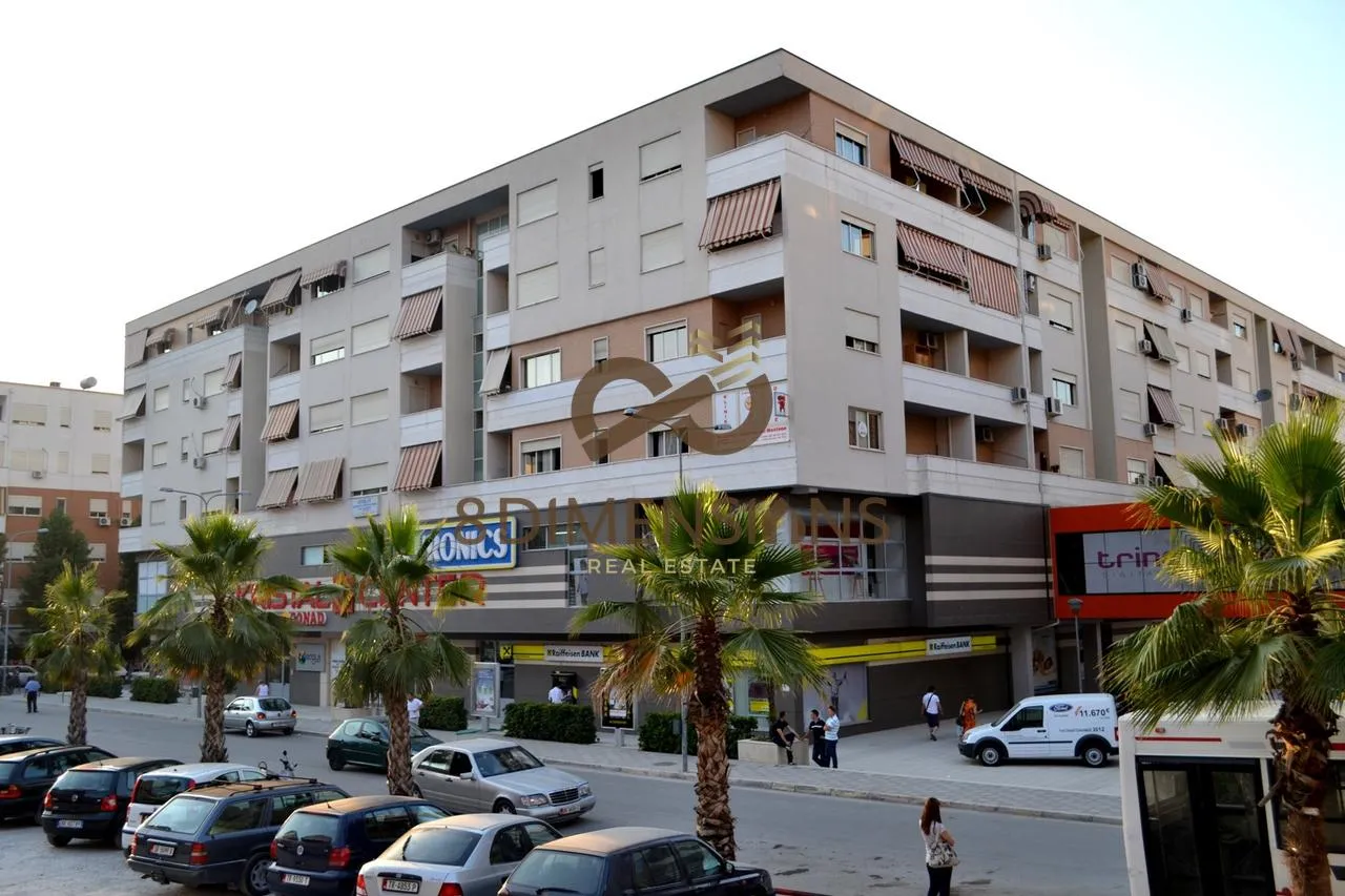 Negozio in affitto a Komuna e Parisit, Tirana, 66 m². Foto 1 di 1
