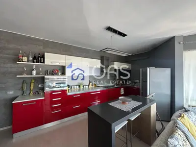 Apartament 2+1 me qera në Komuna e Parisit, Tiranë, 133 m². Foto 2 nga 9