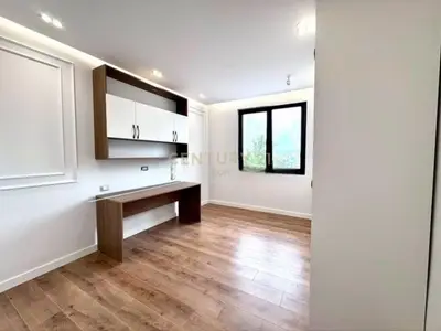 Apartament 3+1 në shitje në Ish-URT, Durrës, 165 m². Foto 3 nga 12