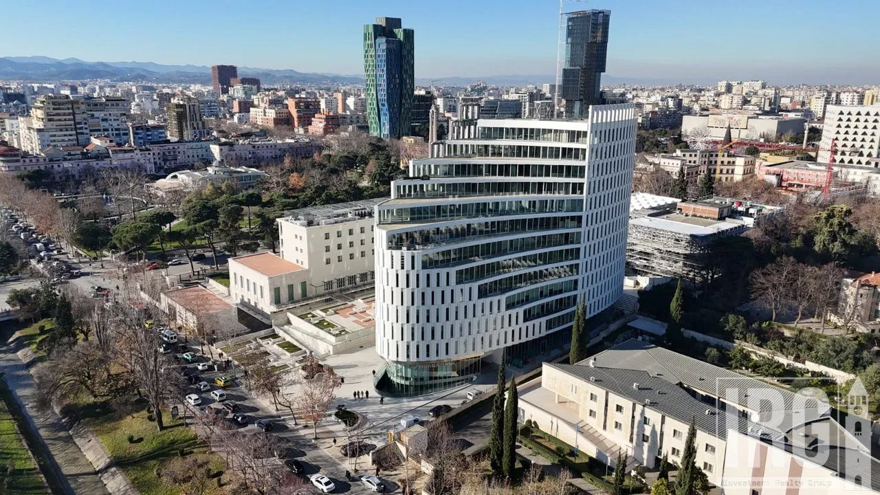 Ufficio in affitto a Piramida, Tirana, 698 m². Foto 1 di 3