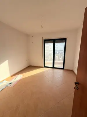 Apartament 2+1 në shitje në Kristal Center, Tiranë, 127 m². Foto 2 nga 7