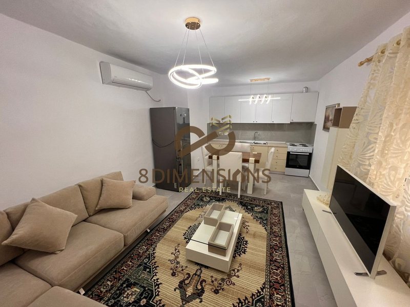 Casa indipendente 2+1 in affitto a Sheshi Skënderbej, Tirana, 120 m²