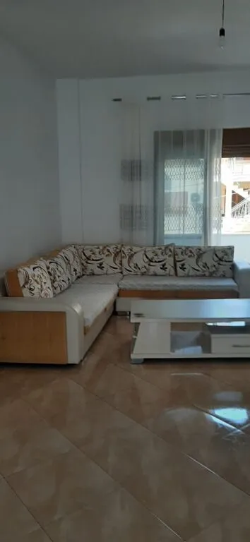 Appartamento 2+1 in affitto a Frigoriferi, Tirana, 90 m². Foto 1 di 6