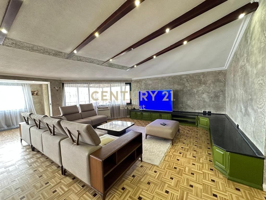 Penthouse në shitje në Dinamo, Tiranë, 330 m². Foto 1 nga 12