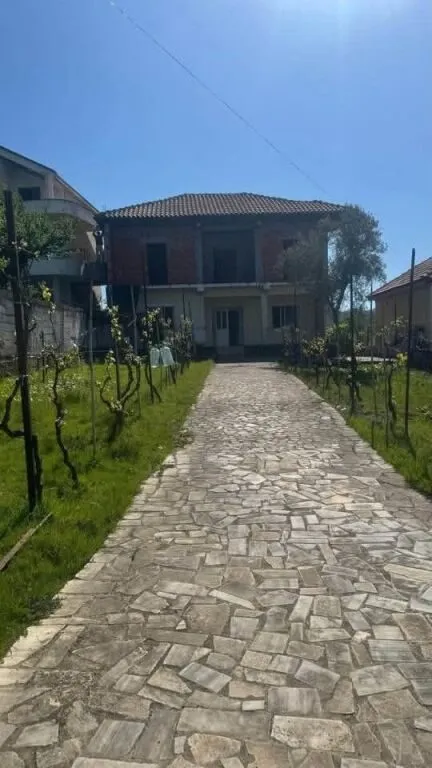 Shtëpi private në shitje në Mëzez, Tiranë, 150 m². Foto 1 nga 7