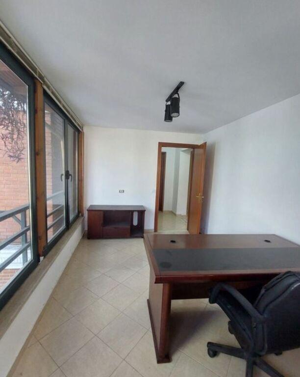 Ufficio in affitto a Tirana, 103 m². Foto 1 di 4