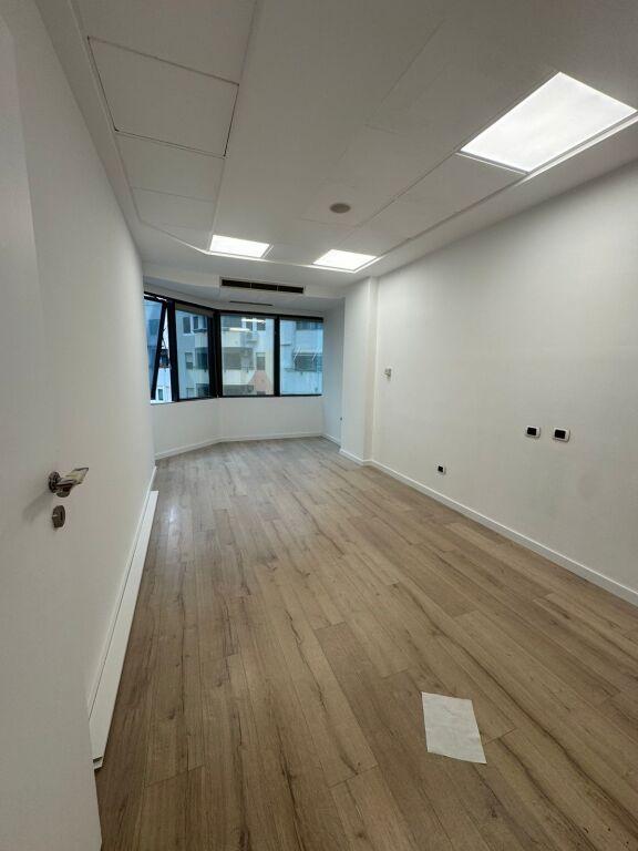 Zyrë me qera në Bulevardi Deshmoret e Kombit, Tiranë, 120 m². Foto 4 nga 4