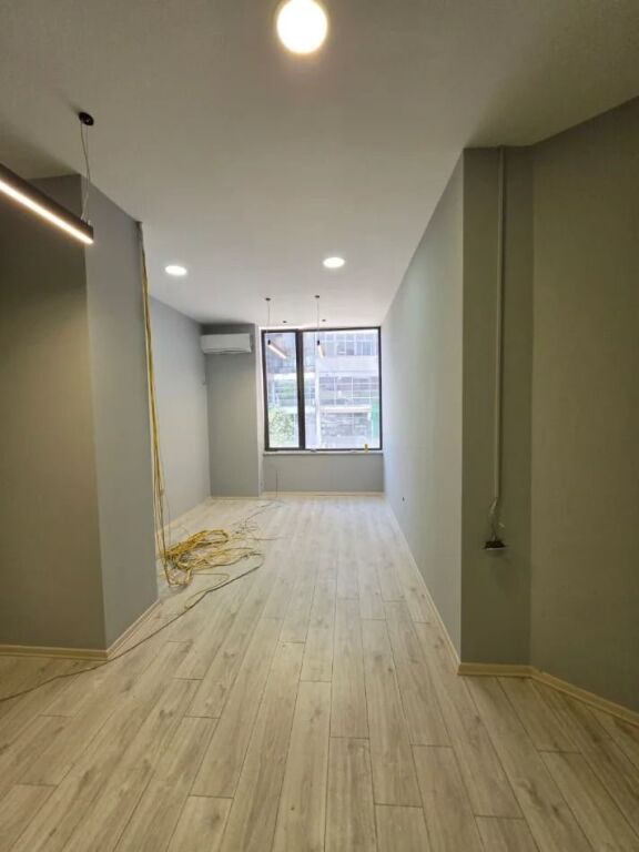 Commercial space for rent in Zogu i Zi, Tirana, 31 m²