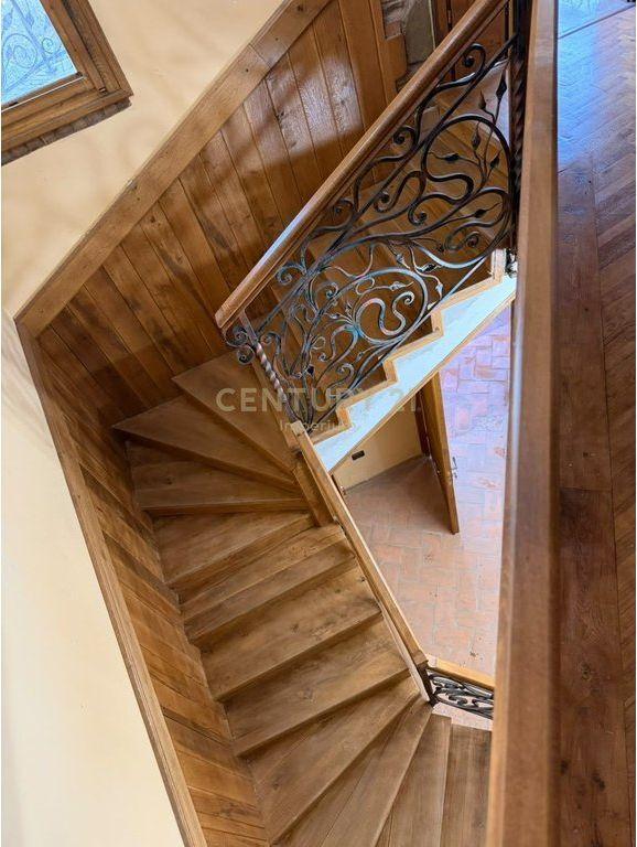 Villa for sale in Ndroq, Tirana, 400 m²