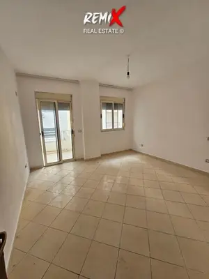 Apartament 2+1 me qera në Rruga Mujo Ulqinaku, Durrës, 120 m². Foto 5 nga 9