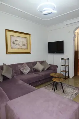 Shtëpi private 2+1 me qera në Rruga Astrit Balluku, Tiranë, 76 m². Foto 2 nga 12