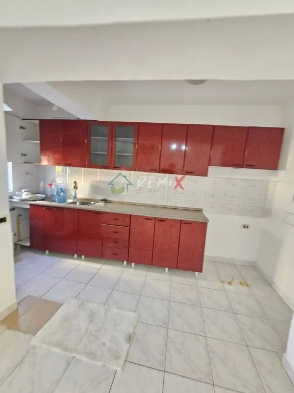 Appartamento 1+1 in affitto a Drejtoria e Policise, Durazzo, 60 m². Foto 1 di 9