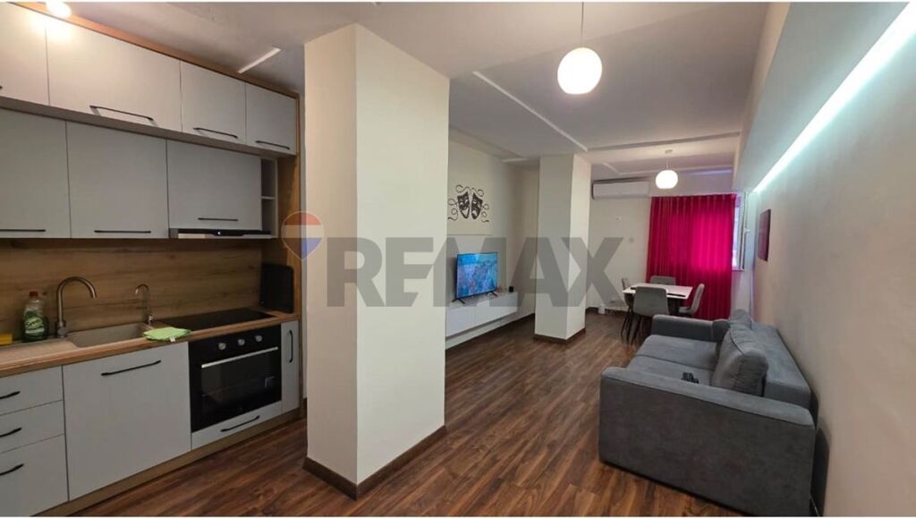 Apartment for sale in Komuna e Parisit, Tirana, 80 m². Photo 1 of 3