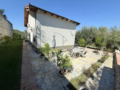 Vilë me qera në Petrelë, Tiranë, 180 m². Foto 2 nga 9