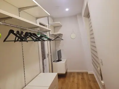 Apartament 4+1 me qera në Rruga Janos Hunyadi, Tiranë, 150 m². Foto 4 nga 12