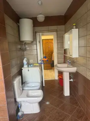 Apartament 3+1 me qera në Pallati me Shigjeta, Tiranë, 76 m². Foto 6 nga 7
