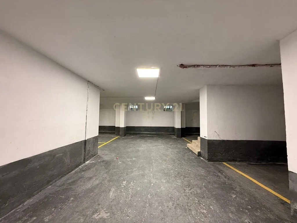 Parking në shitje në Rruga Aleksander Goga, Durrës, 155 m². Foto 1 nga 7