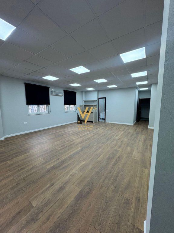 Zyrë me qera në Sheshi Skënderbej, Tiranë, 68 m². Foto 3 nga 3