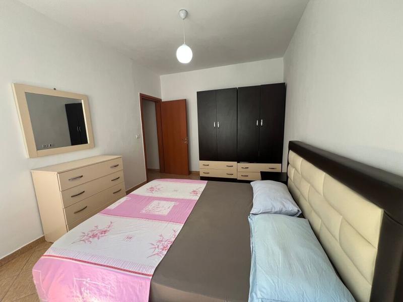 Apartament 2+1 me qera në Rruga Rrota e Kuqe, Durrës, 80 m². Foto 5 nga 9