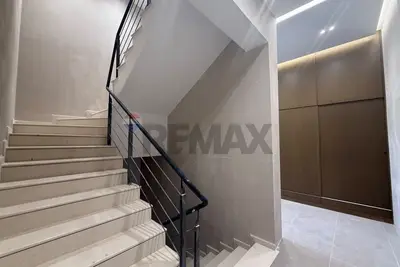 Zyrë me qera në Rruga Sami Frashëri, Tiranë, 101 m². Foto 8 nga 12