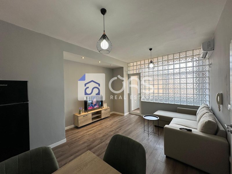 Apartament 1+1 me qera në Pazari i Ri, Tiranë, 65 m²