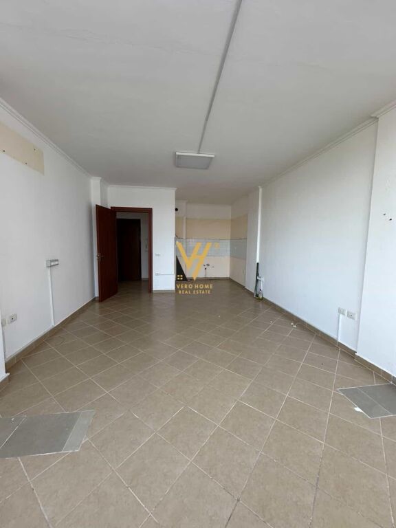Appartamento 2+1 in vendita a Shkëmbi i Kavajës, Durazzo, 110 m². Foto 3 di 3