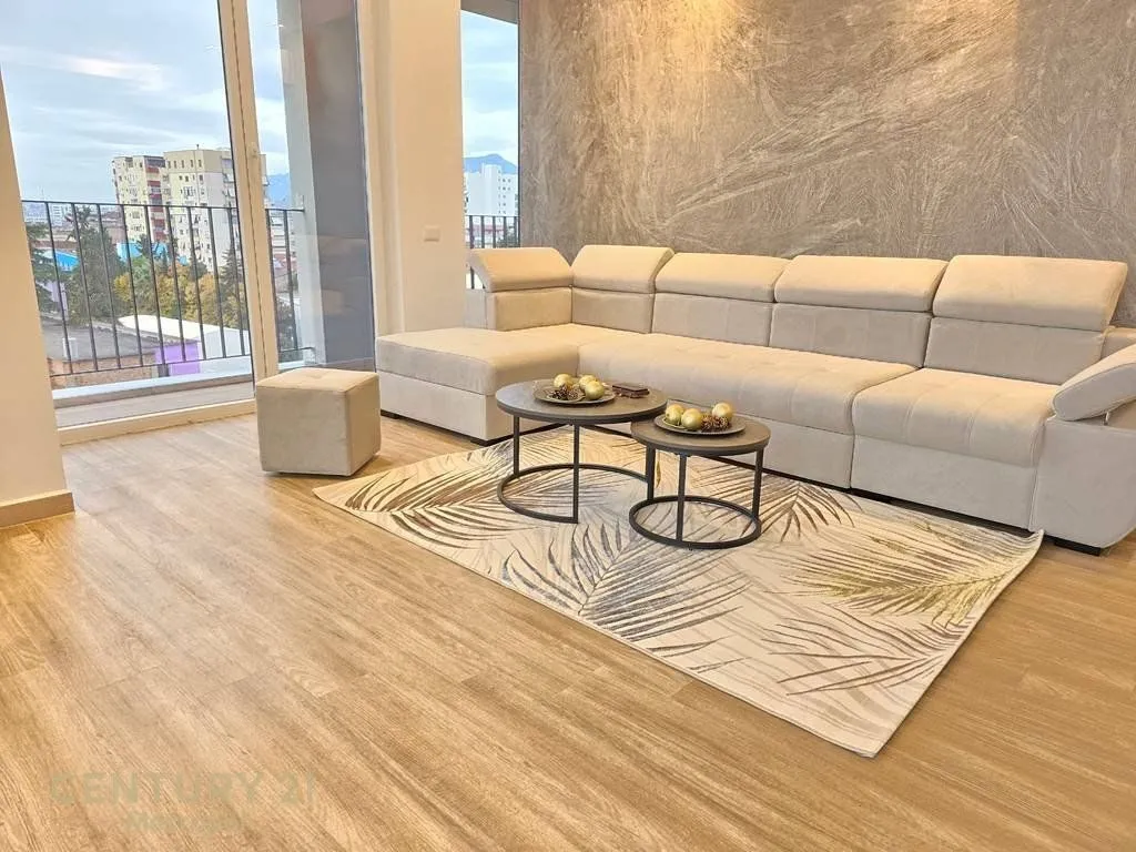 Apartament 2+1 me qera në Rruga Riza Cerova, Tiranë, 125 m². Foto 1 nga 12