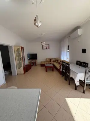 Shtëpi private 2+1 me qera në Institut, Kamëz, 120 m². Foto 2 nga 8