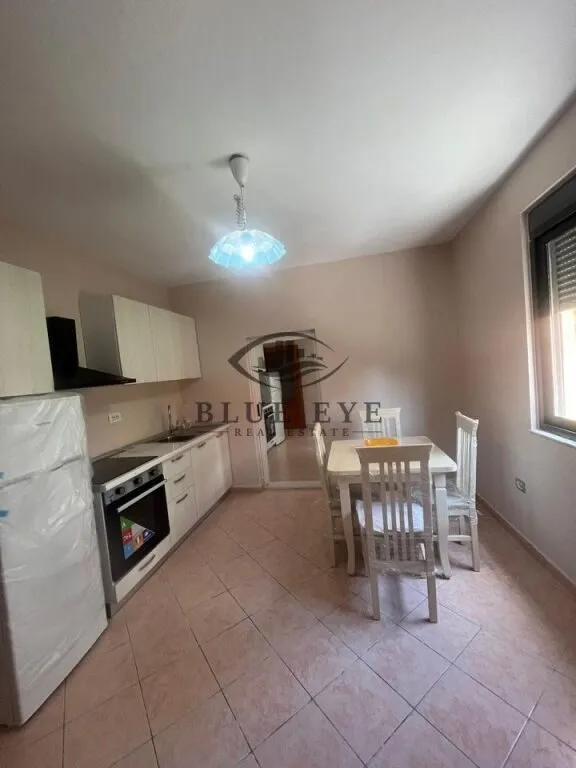 Appartamento 1+1 in affitto a Qendër, Durazzo, 70 m². Foto 1 di 6
