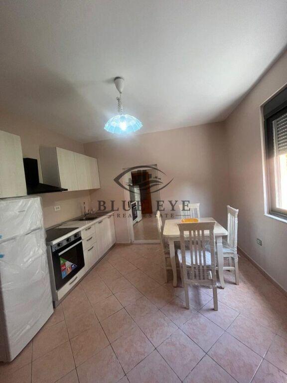 Appartamento 1+1 in affitto a Muzeumi, Durazzo, 70 m²