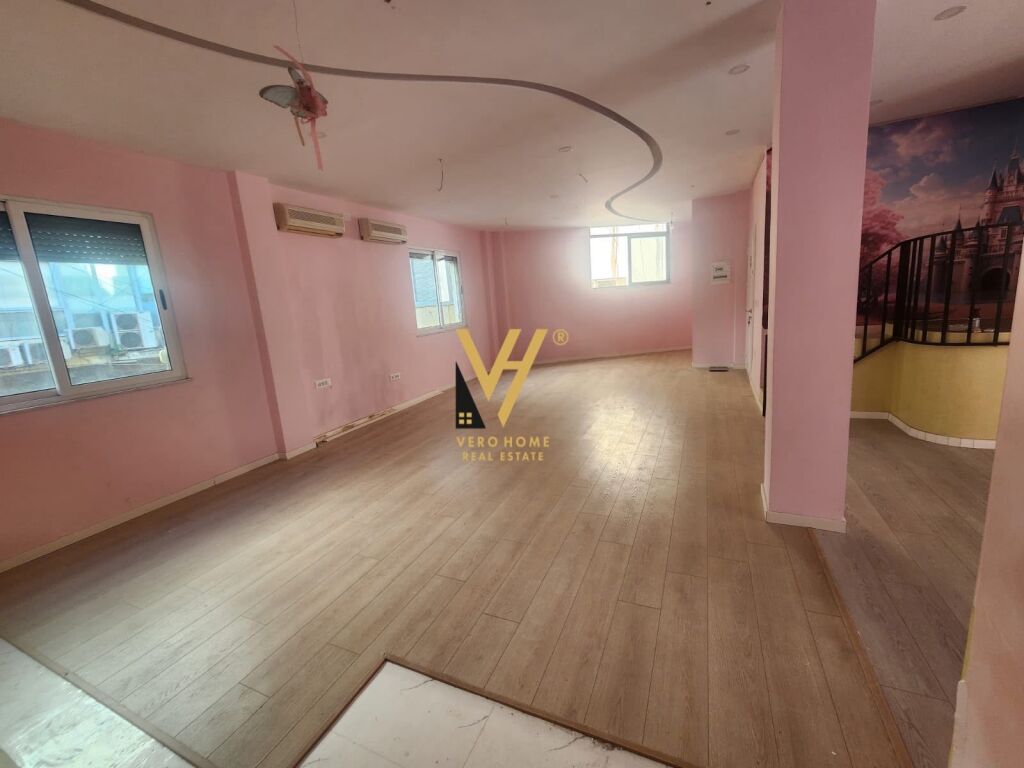Office for rent in Rruga e Barrikadave, Tirana, 112 m²