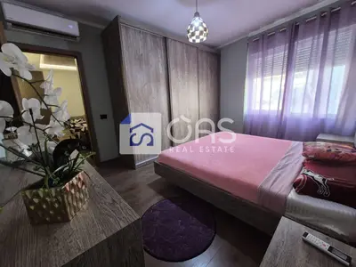Apartament 2+1 me qera në Komuna e Parisit, Tiranë, 102 m². Foto 7 nga 8