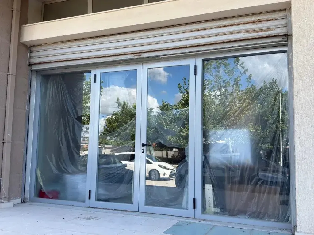 Commercial space for sale in Vlore, Vlorë, 321 m². Photo 1 of 4