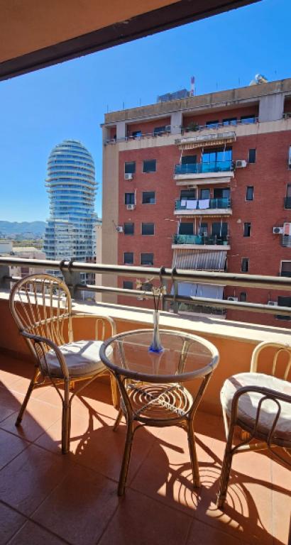 Apartament 2+1 në shitje në Rruga e Barrikadave, Tiranë, 110 m². Foto 2 nga 4