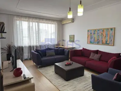 Apartament 2+1 me qera në Blloku, Tiranë, 146 m². Foto 3 nga 10
