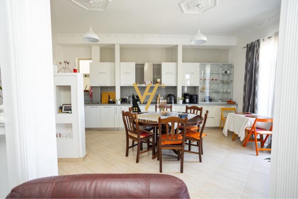 Apartament 3+1 në shitje në Bulevardi Vlore-Skele, Vlorë, 302 m². Foto 2 nga 3