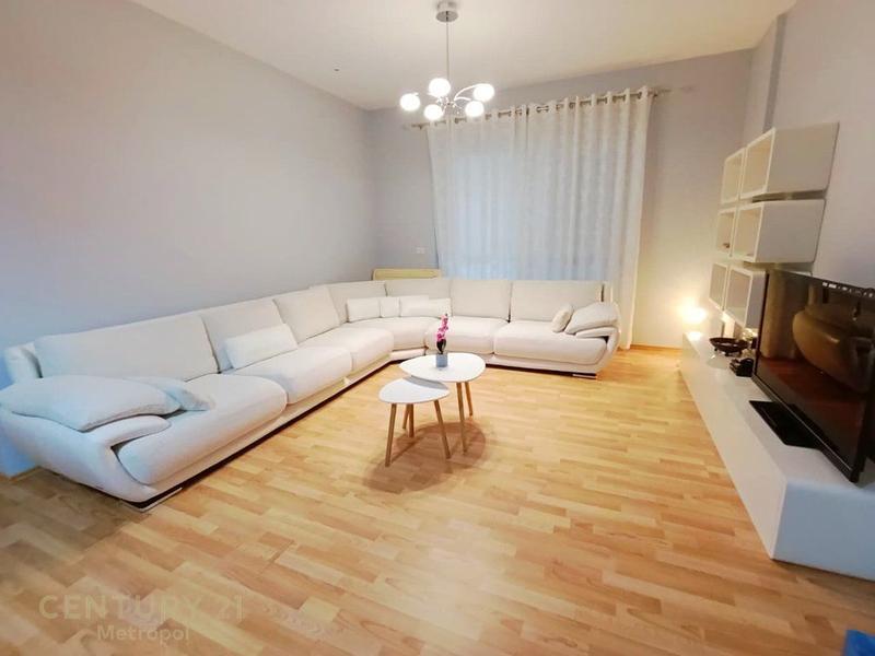 Appartamento 2+1 in affitto a Rruga Mujo Ulqinaku, Tirana, 102 m²